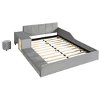 Lit capitonné au sol Mère et Enfant avec bureau de chevet et petit tabouret rond