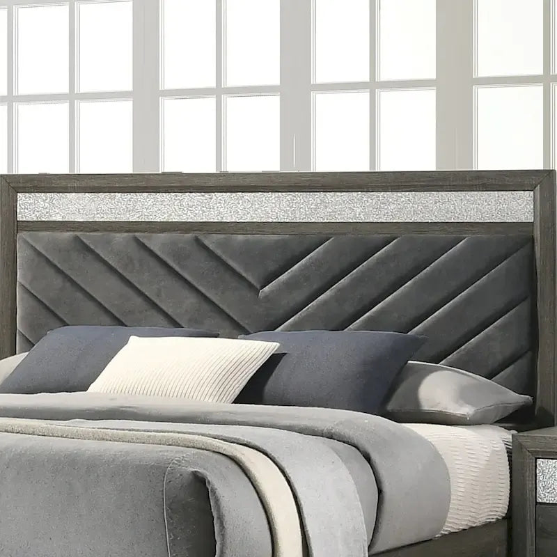 Lit plateforme Heinisk moderne gris avec rangements, tête de lit à chevrons et tiroirs au pied de lit